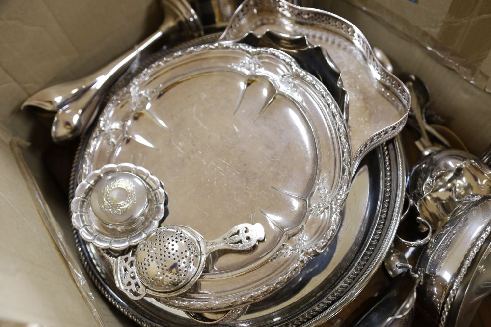 A canteen of Ryals plated flatware and miscellaneous plated items,
